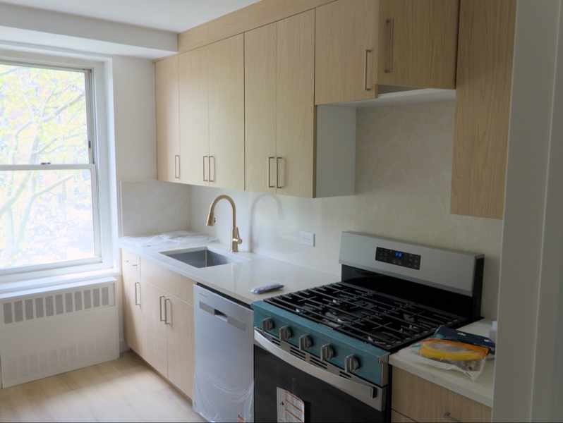 Bright Contemporary Kitchen Upgrade with Natural Wood Finishes
